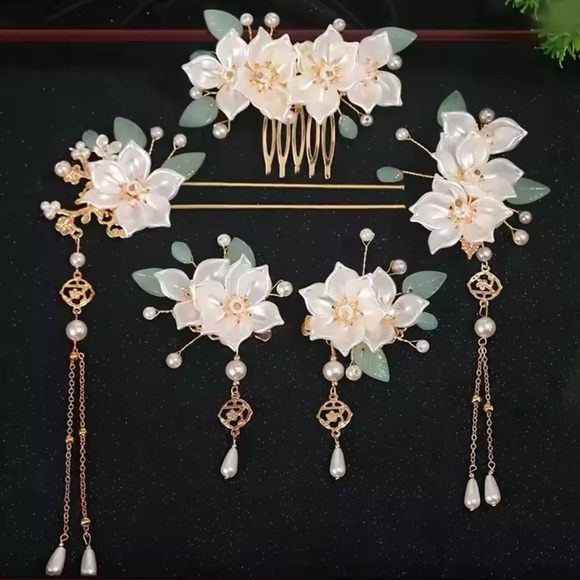 NWT Delicate White Floral Pearl bridal wedding Hair Accessory 5 piece Set